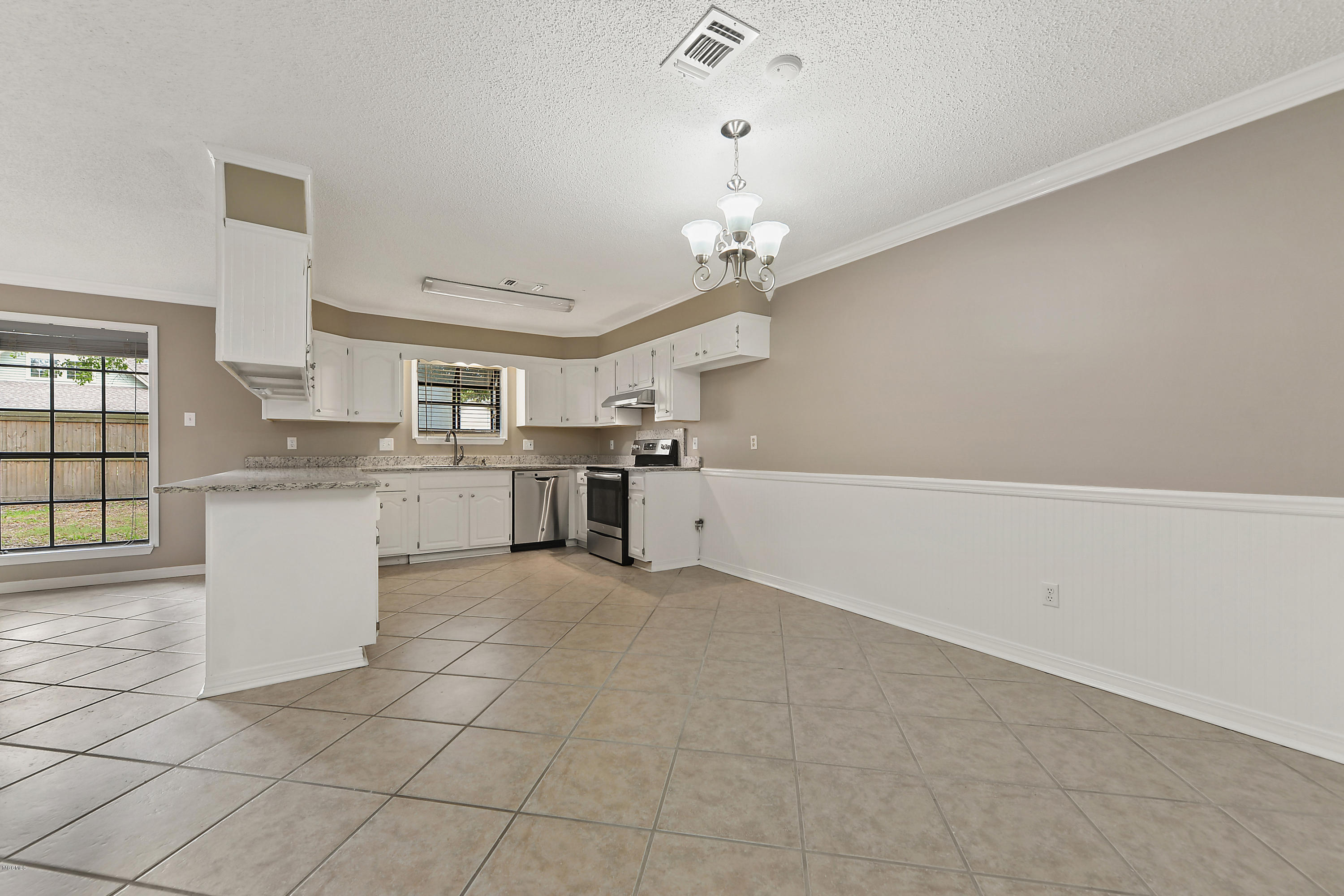 1404 Diller Road Ocean Springs, MS 39564 - Photo 7 of 19 007