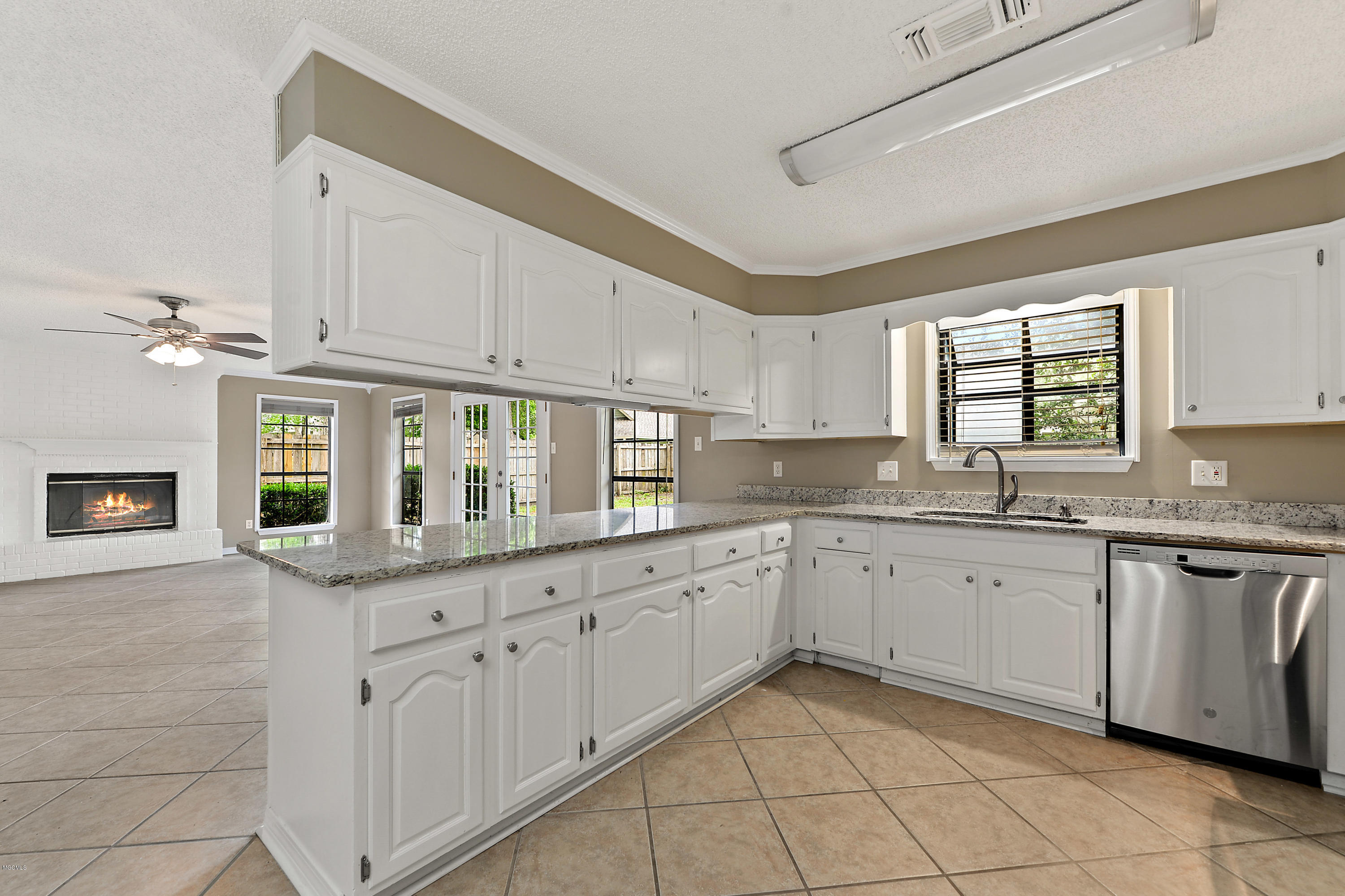 1404 Diller Road Ocean Springs, MS 39564 - Photo 8 of 19 008