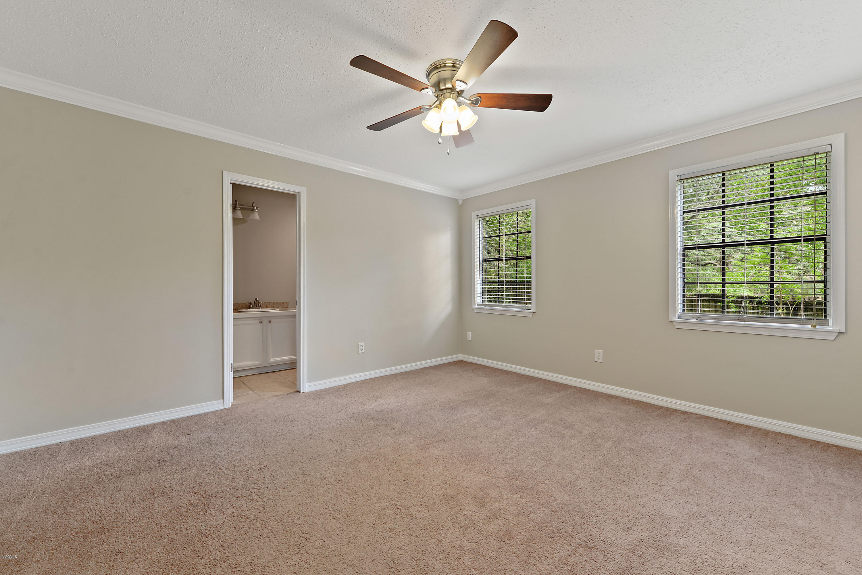 1404 Diller Road Ocean Springs, MS 39564 - Photo 10 of 19 010