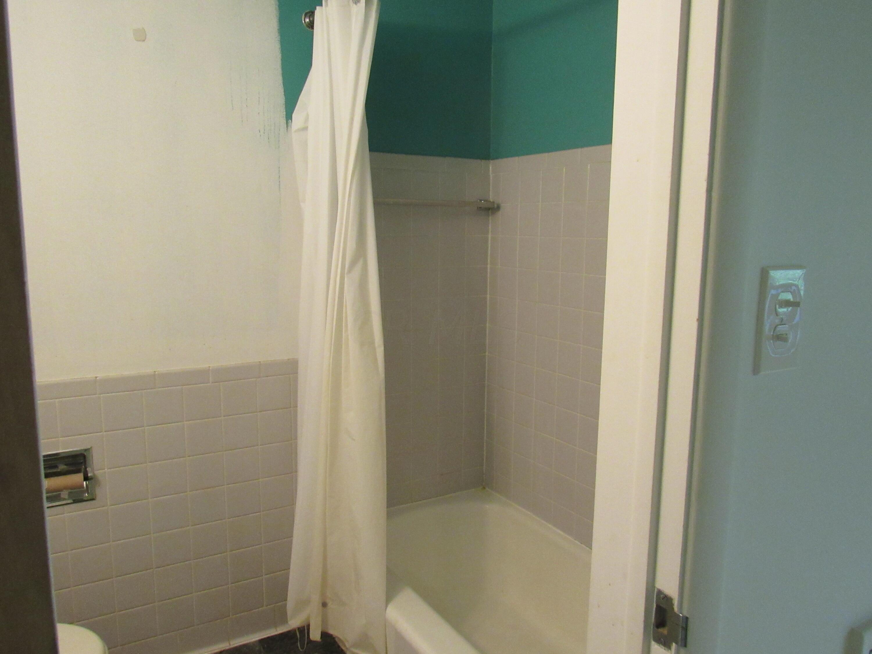 2551 Charing Road, Unit 6 Upper Arlington, OH 43221 - Photo 20 of 29 Another View of 2nd En Suite Bath