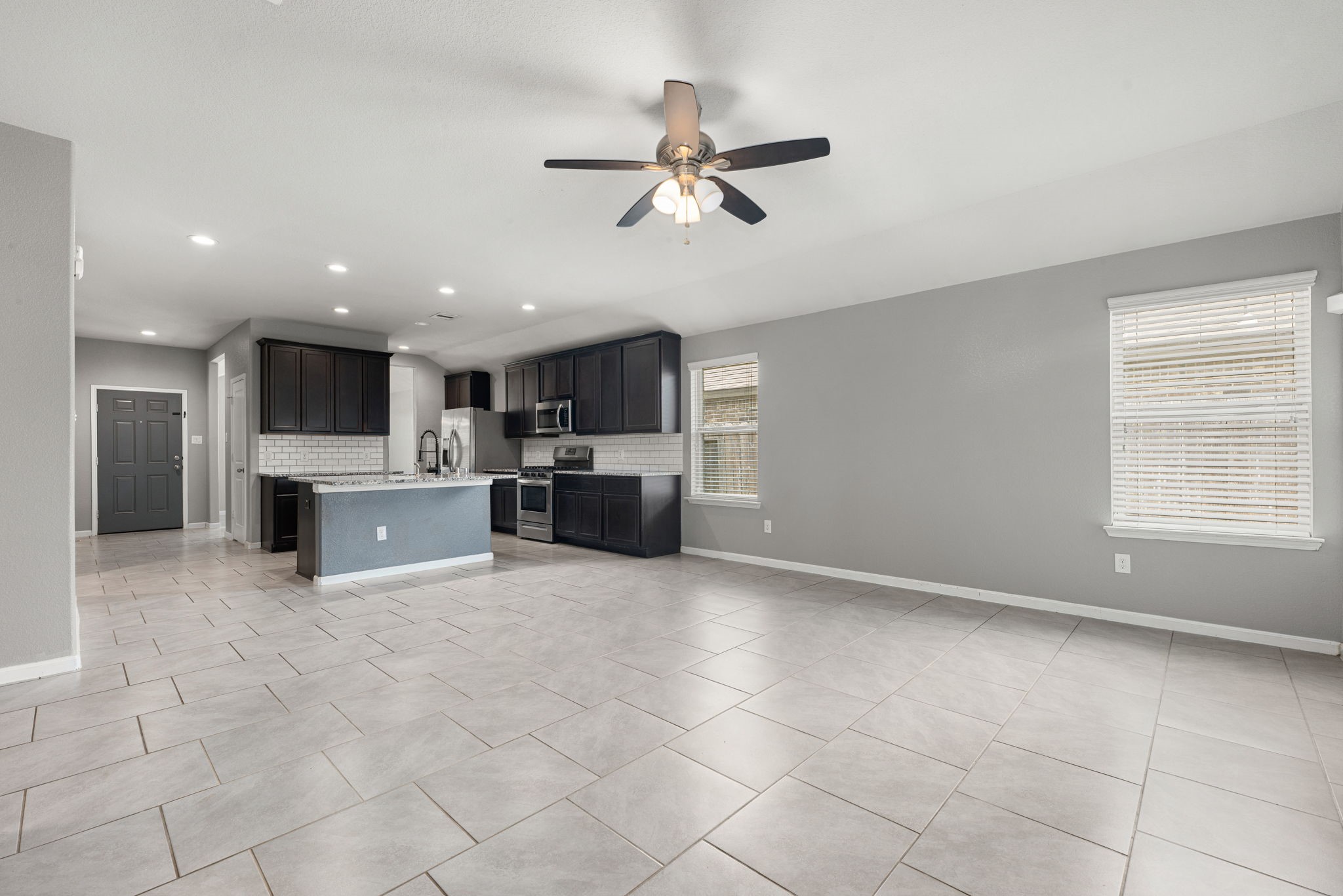 614 Harvest Bluff Drive Rosharon, TX 77583 - Photo 13 of 34 Gallery Image 13