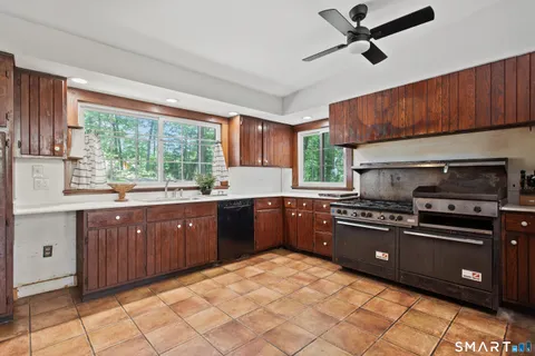 $1,399,900 | 190 Beaver Dam Access Road, Stratford, CT 06614