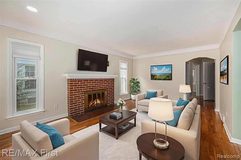 1070 Hampton Road Grosse Pointe Woods, MI 48236 - Photo 4 of 22