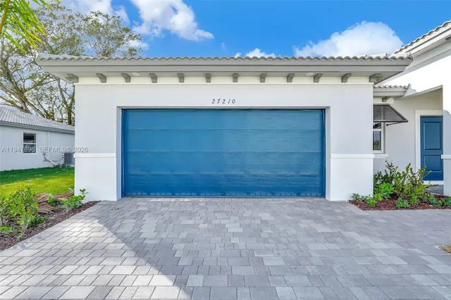 a view of an house with backyard space and garden