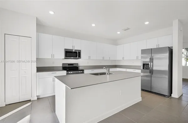 $3,800 | 27210 Southwest 159th Path, Homestead, FL 33031