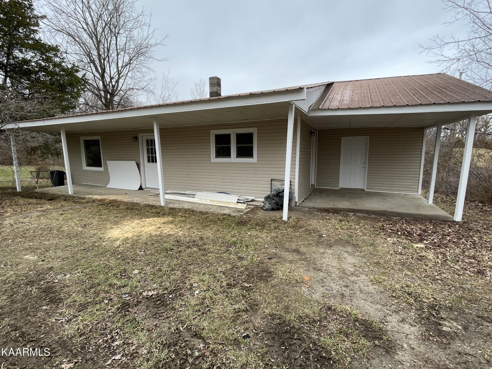 722 Yellow Cliff Road Jamestown, TN 38556 - Photo 12 of 13 a front view of a house with garden