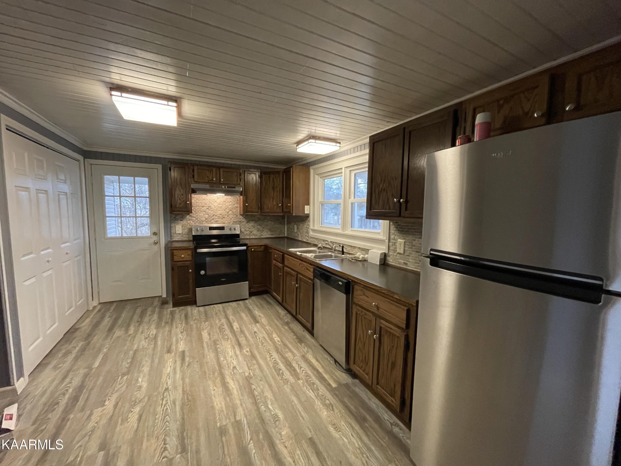 722 Yellow Cliff Road Jamestown, TN 38556 - Photo 4 of 13 a kitchen with a refrigerator a sink and dishwasher