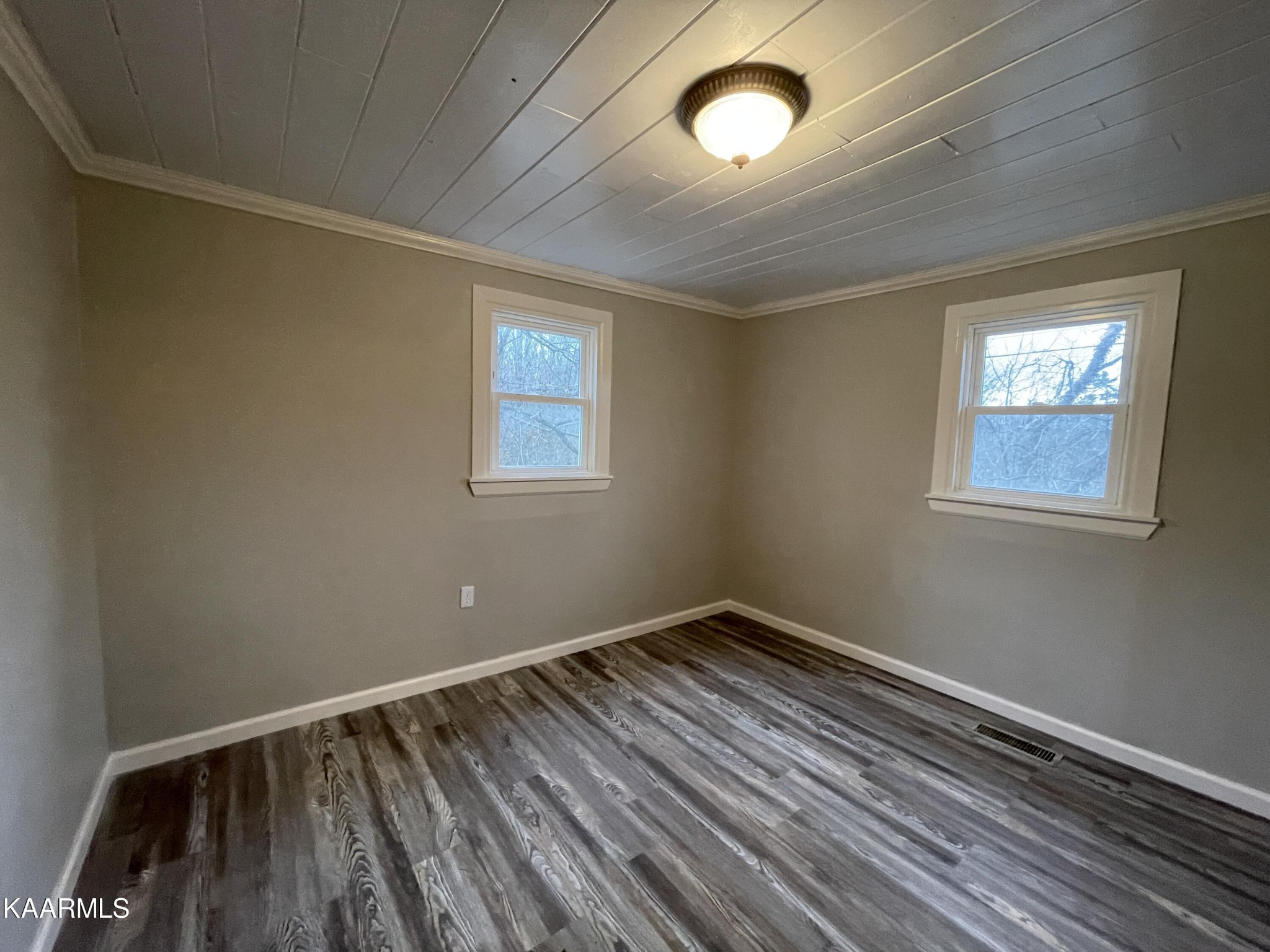 722 Yellow Cliff Road Jamestown, TN 38556 - Photo 7 of 13 a view of a room with wooden floor and natural light