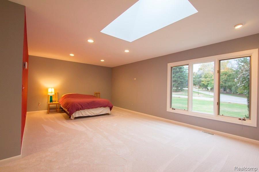 33705 Quaker Valley Road Farmington, MI 48331 - Photo 11 of 27 QuakerValley_bed1 copy.jpg