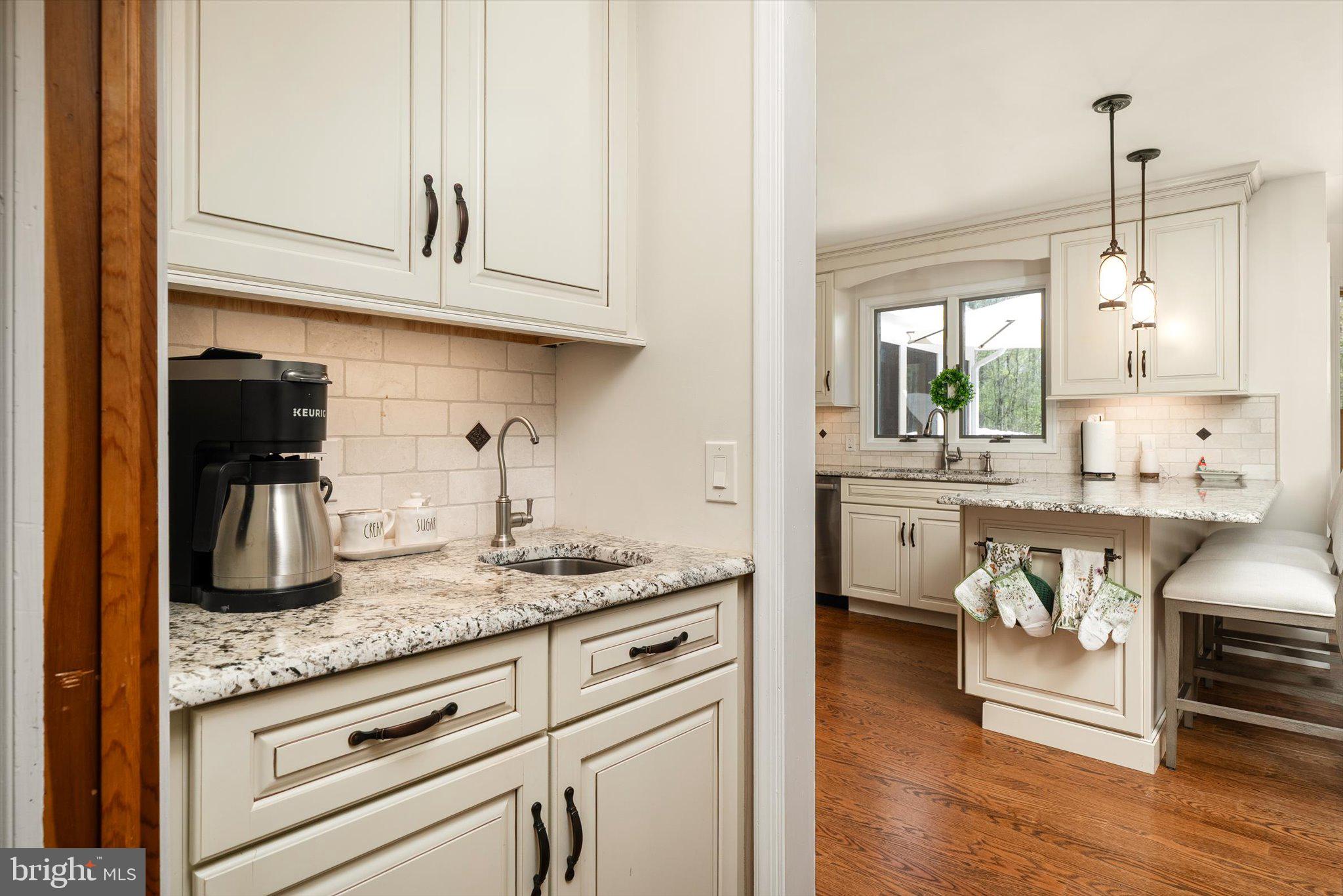 83 Oak Glen Road Howell, NJ 07731 - Photo 11 of 67