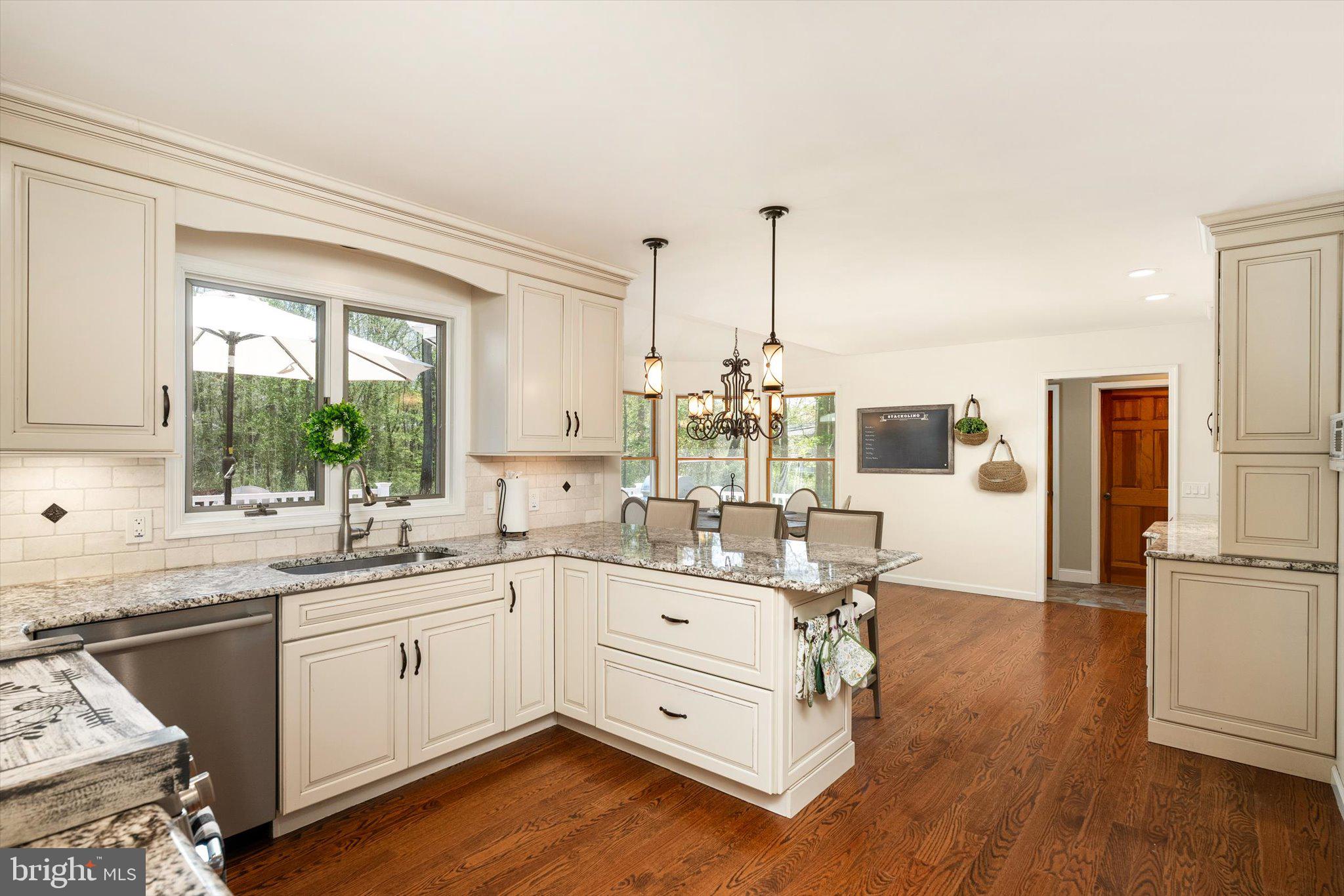 83 Oak Glen Road Howell, NJ 07731 - Photo 12 of 67