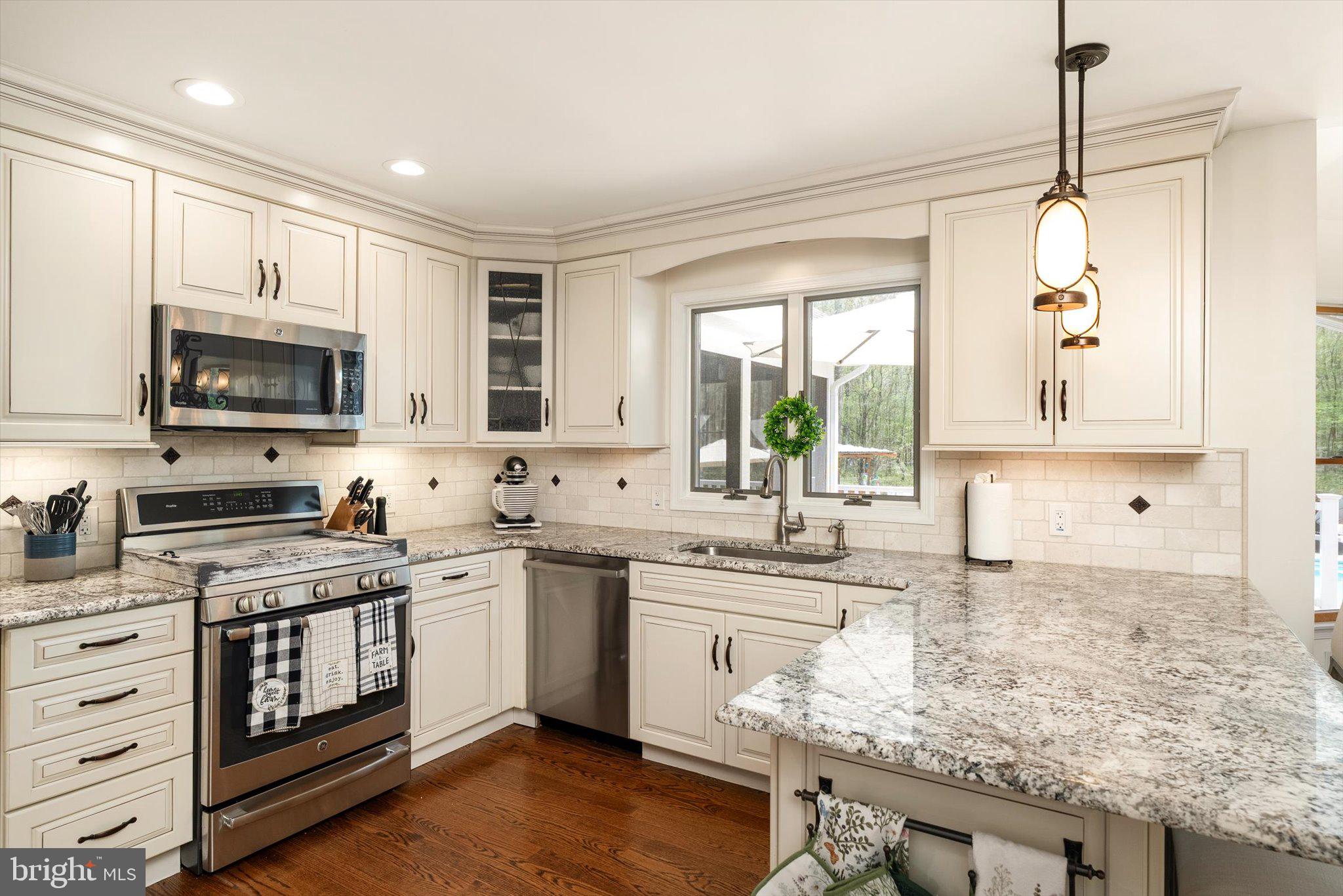 83 Oak Glen Road Howell, NJ 07731 - Photo 16 of 67