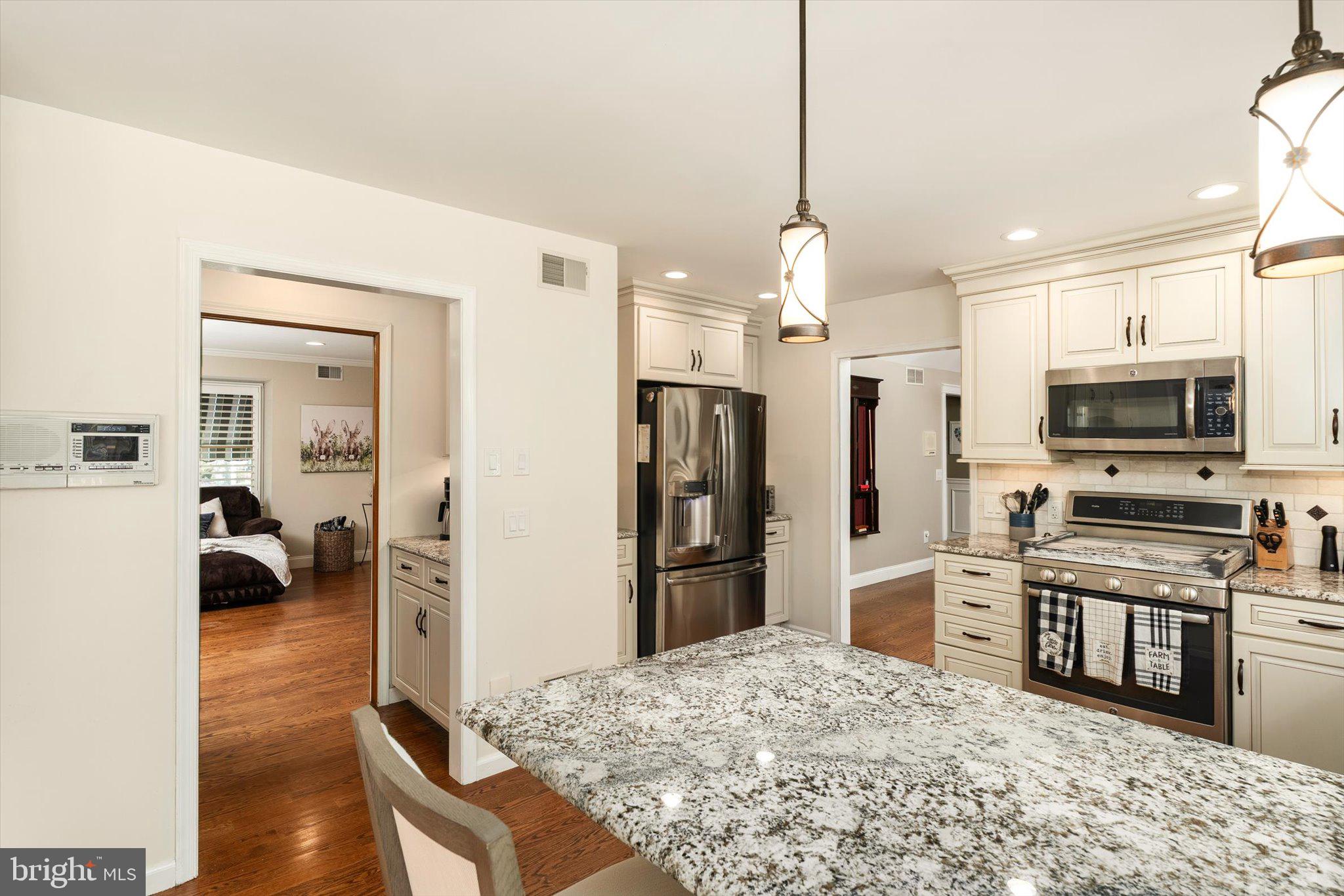 83 Oak Glen Road Howell, NJ 07731 - Photo 17 of 67