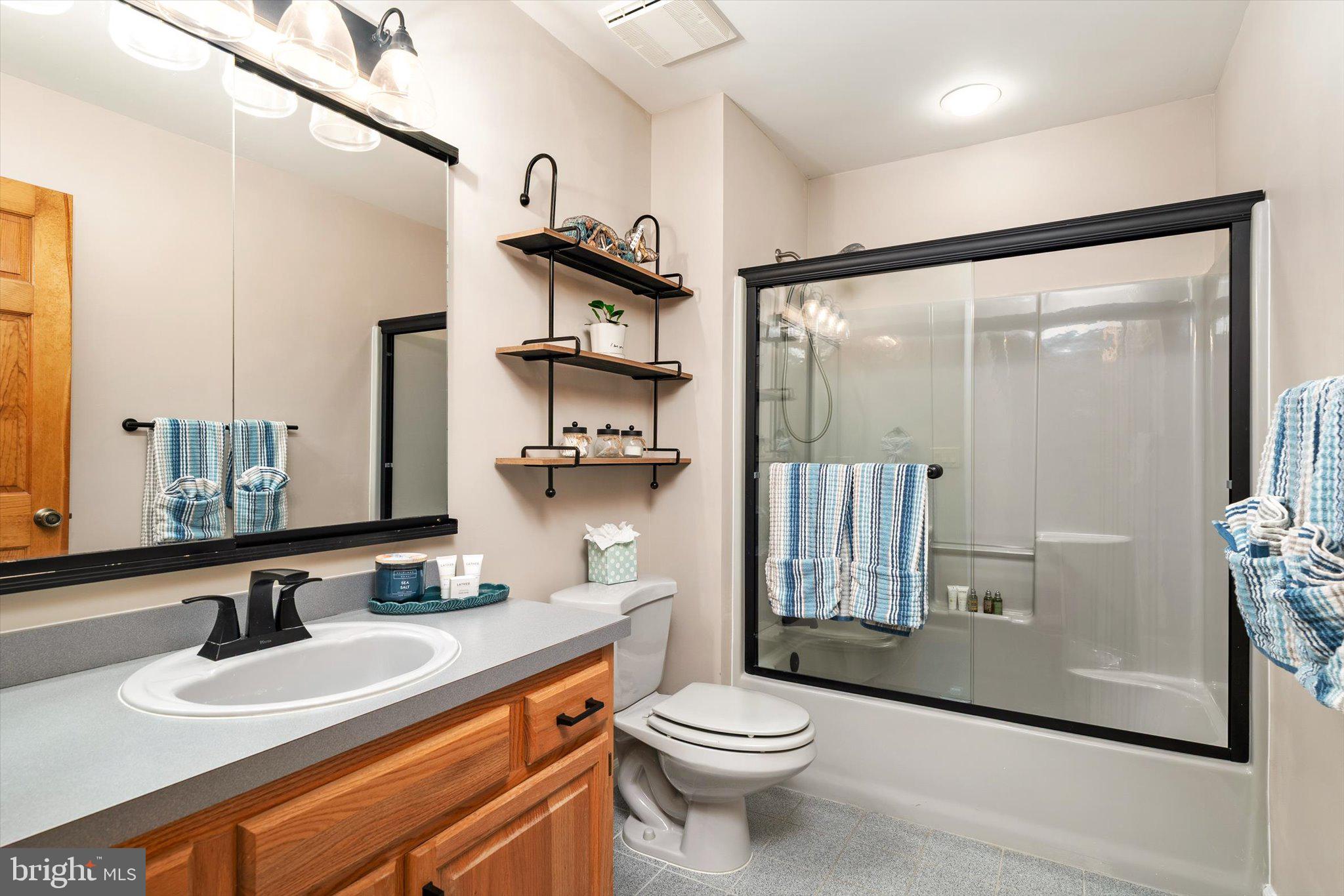 83 Oak Glen Road Howell, NJ 07731 - Photo 24 of 67