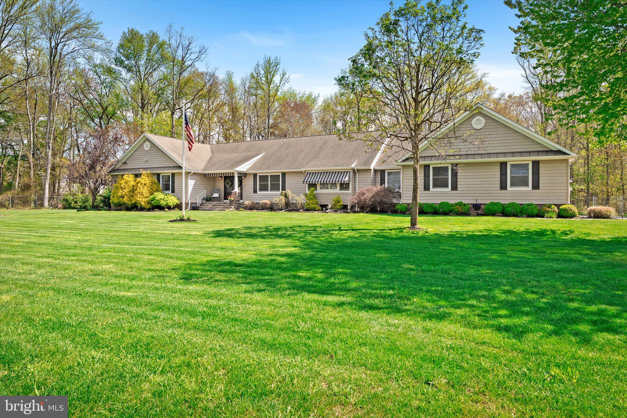83 Oak Glen Road Howell, NJ 07731 - Photo 4 of 67