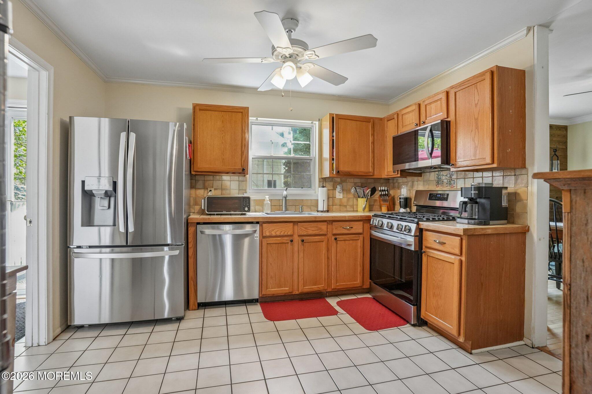 933 Delta Lane Manahawkin, NJ 08050 - Photo 10 of 27 005