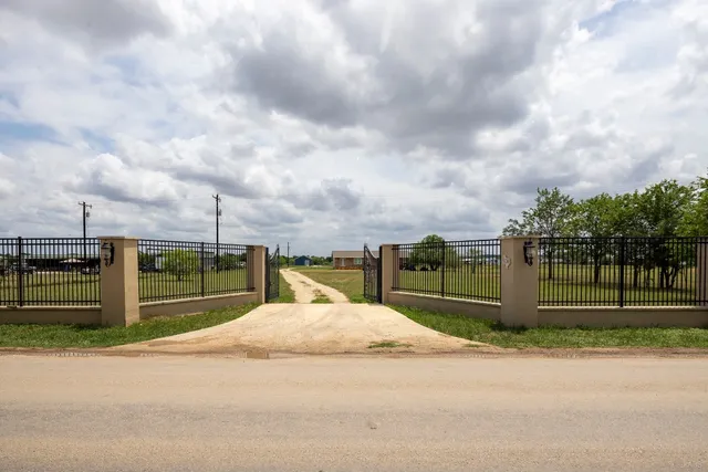 $899,900 | 135 Wilbarger Bend Road, Bastrop, TX 78602