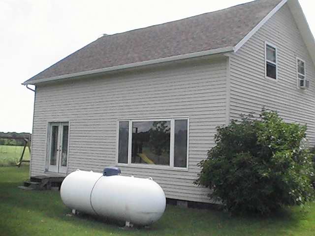 11677 Jeddo Road Yale, MI 48097 - Photo 5 of 6 31011997-4.JPG