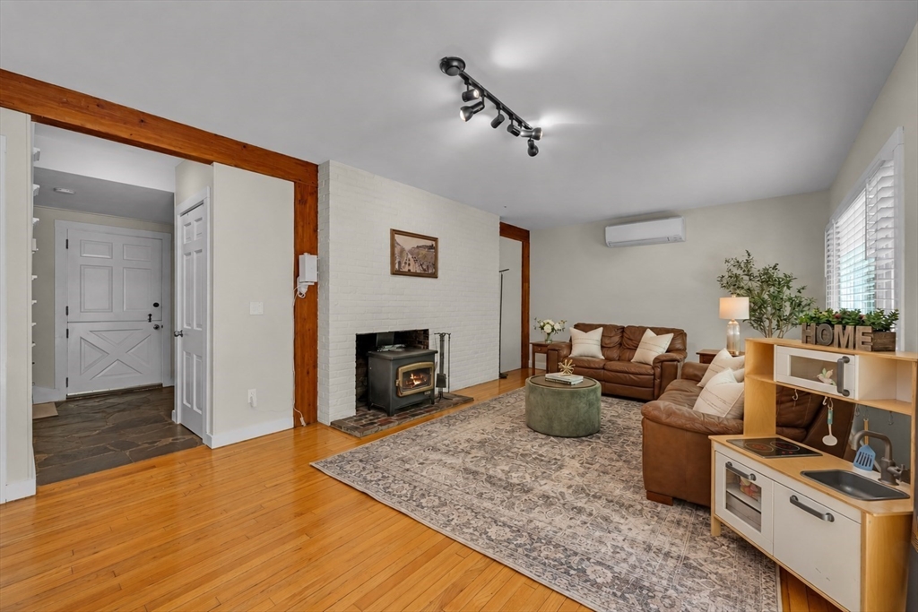 103 Newtown Road Acton, MA 01720 - Photo 5 of 34