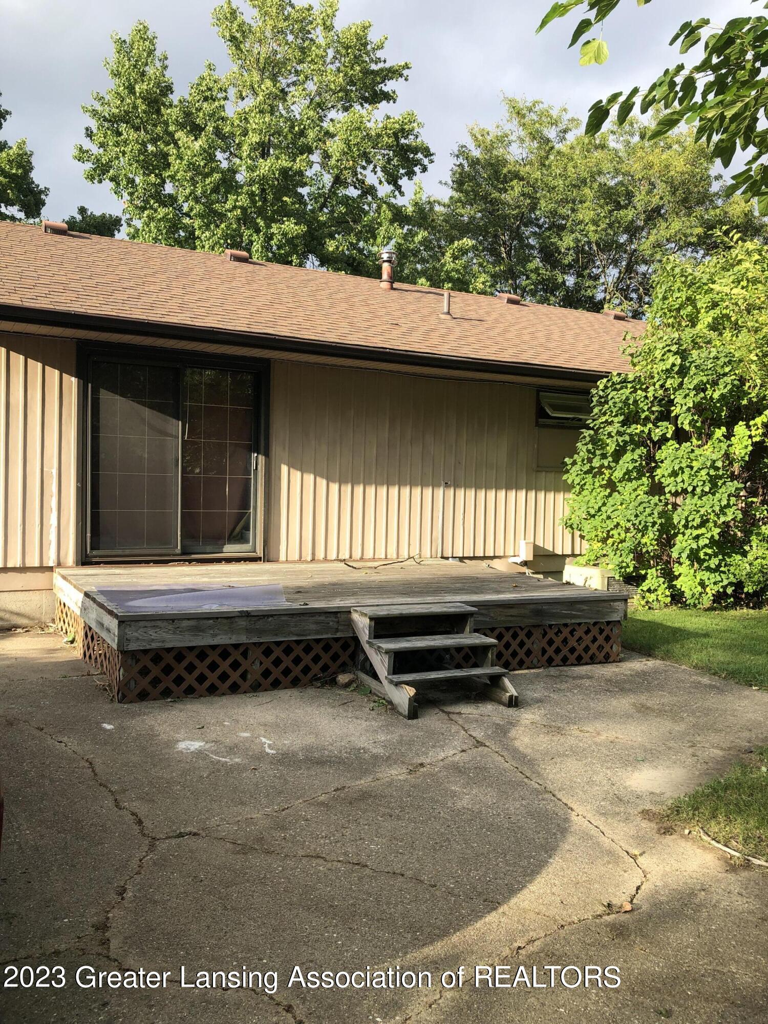 3215 Kilberry Road Lansing, MI 48911 - Photo 16 of 18 Deck