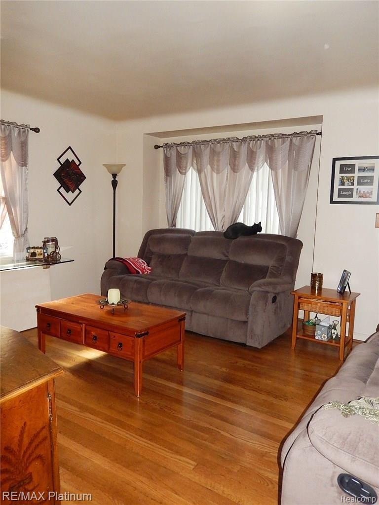 323 Riddle Street Howell, MI 48843 - Photo 17 of 49 17.JPG