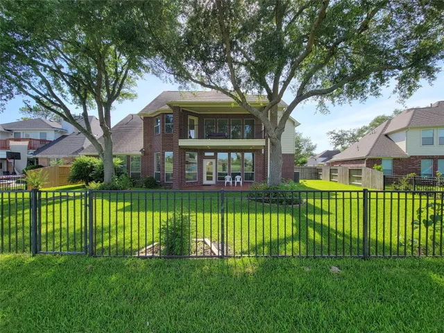 $620,000 | 3011 Taylorcrest Drive, Pearland, TX 77584