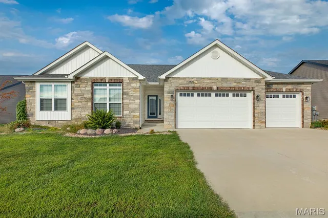 $449,000 | 266 Smola Woods Court, Glen Carbon, IL 62034