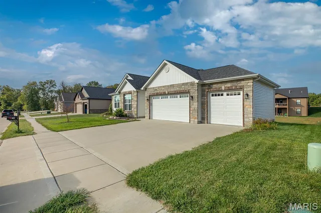 $449,000 | 266 Smola Woods Court, Glen Carbon, IL 62034