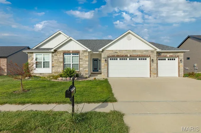 $449,000 | 266 Smola Woods Court, Glen Carbon, IL 62034