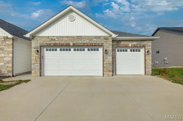 $449,000 | 266 Smola Woods Court, Glen Carbon, IL 62034