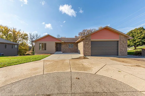$384,900 | 840 Riverwood Place, Owatonna, MN 55060