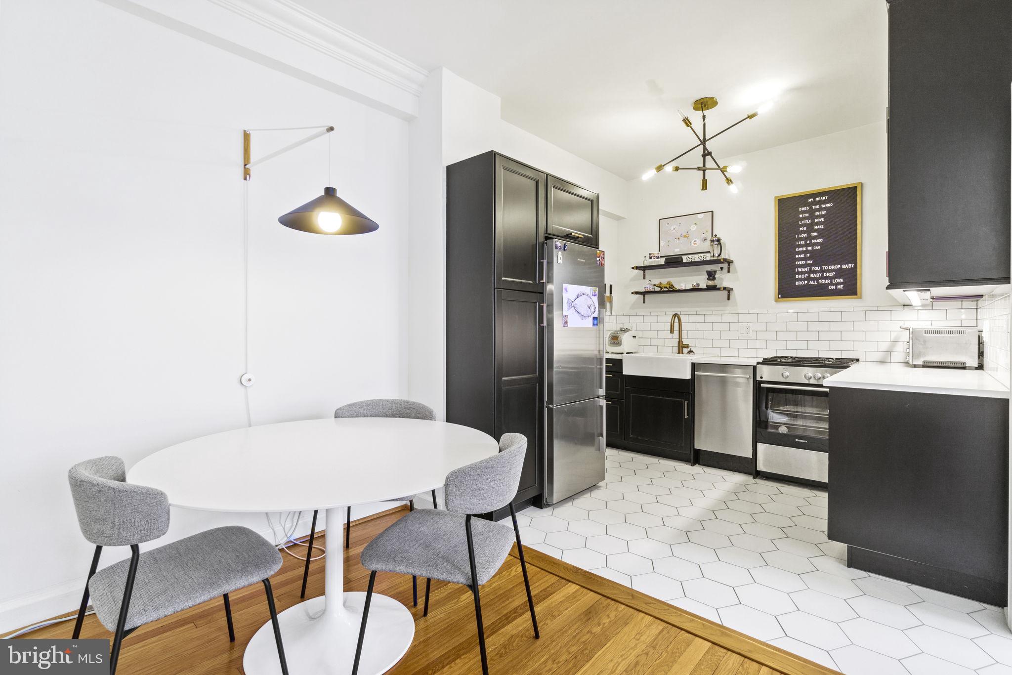 2737 Devonshire Place Northwest, Unit 222 Washington, DC 20008 - Photo 7 of 29 Ample space for Dining.