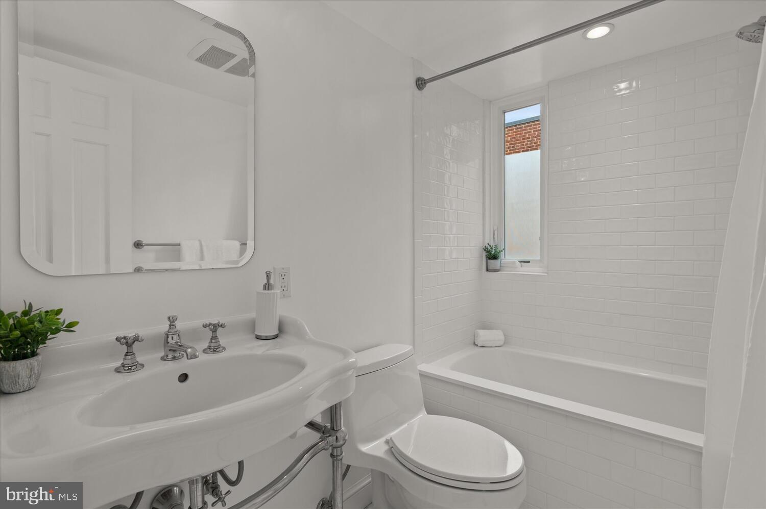 2515 Q Street Northwest Washington, DC 20007 - Photo 12 of 20 Guest Bath