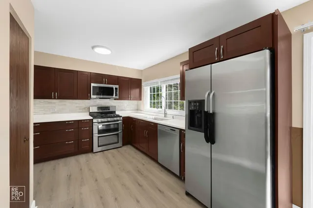 $2,200 | 1705 College Green Drive, Unit 1705, Elgin, IL 60123