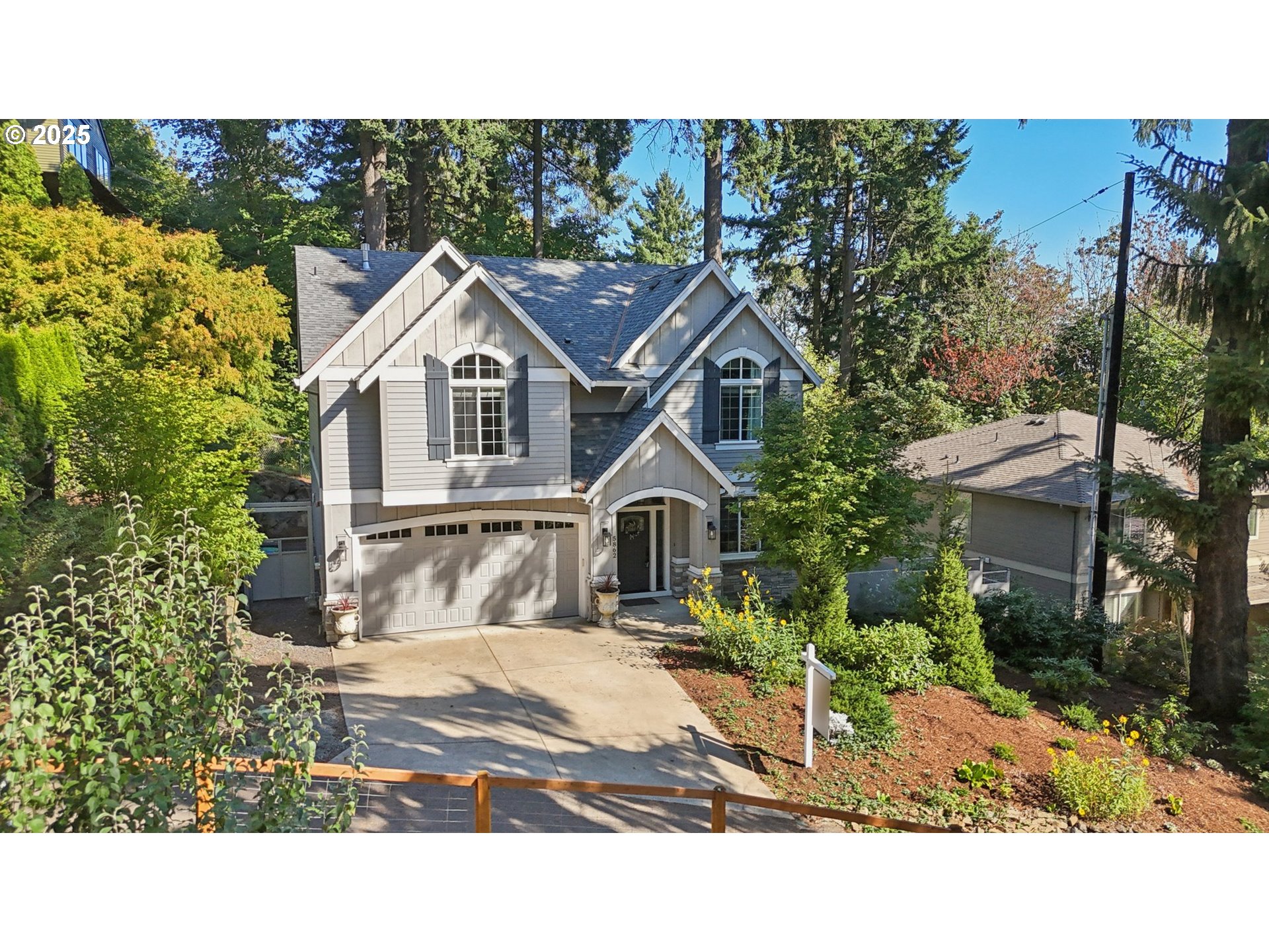 5862 Southwest Ralston Drive Portland, OR 97239 - Photo 3 of 41