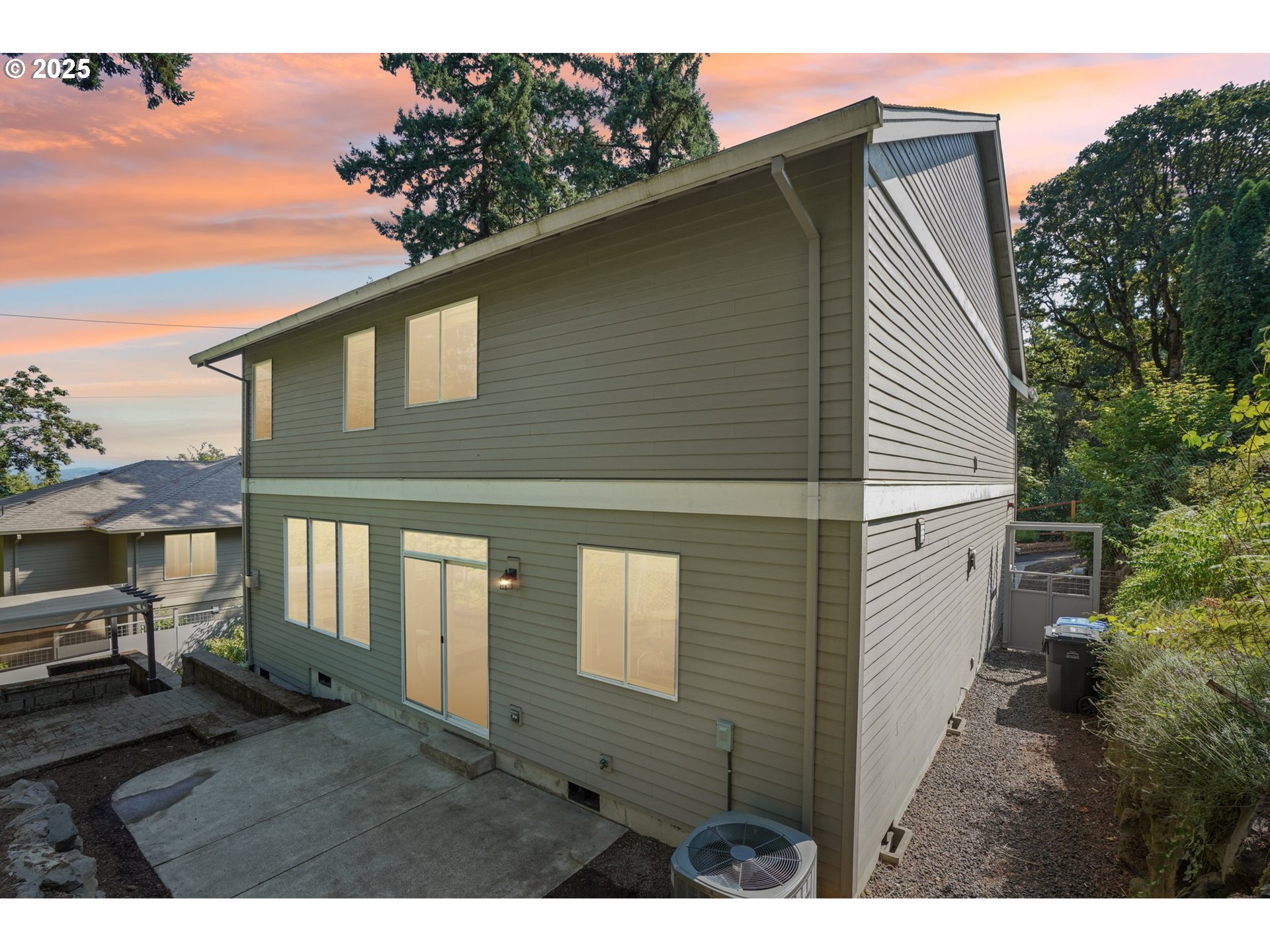 5862 Southwest Ralston Drive Portland, OR 97239 - Photo 37 of 41 a backyard of a house with table and chairs
