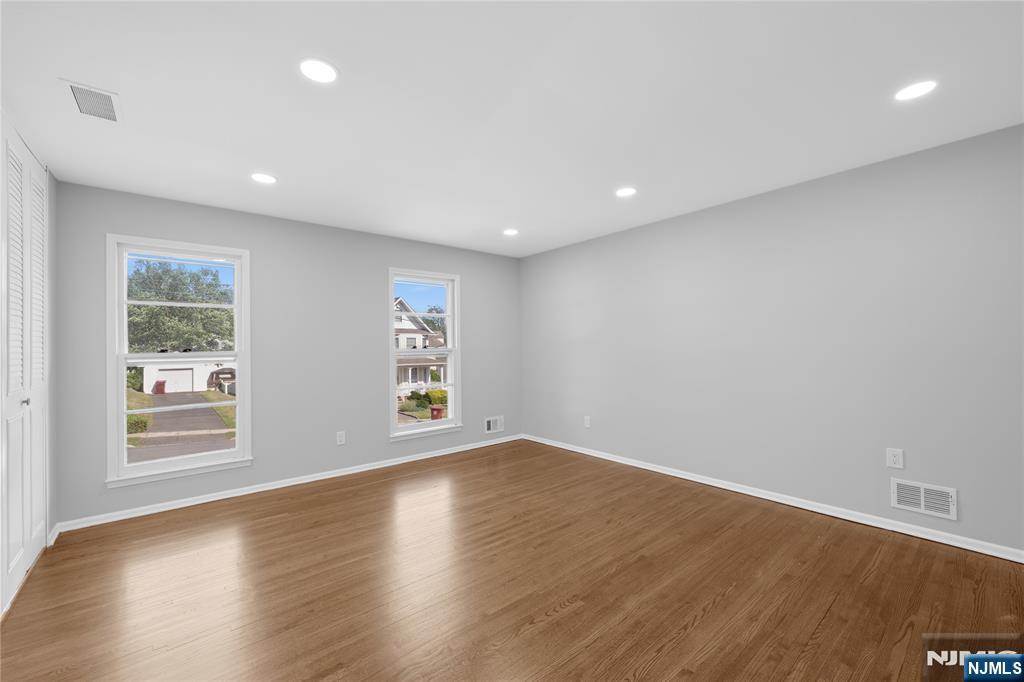 11 Hampton Place Nutley, NJ 07110 - Photo 29 of 46