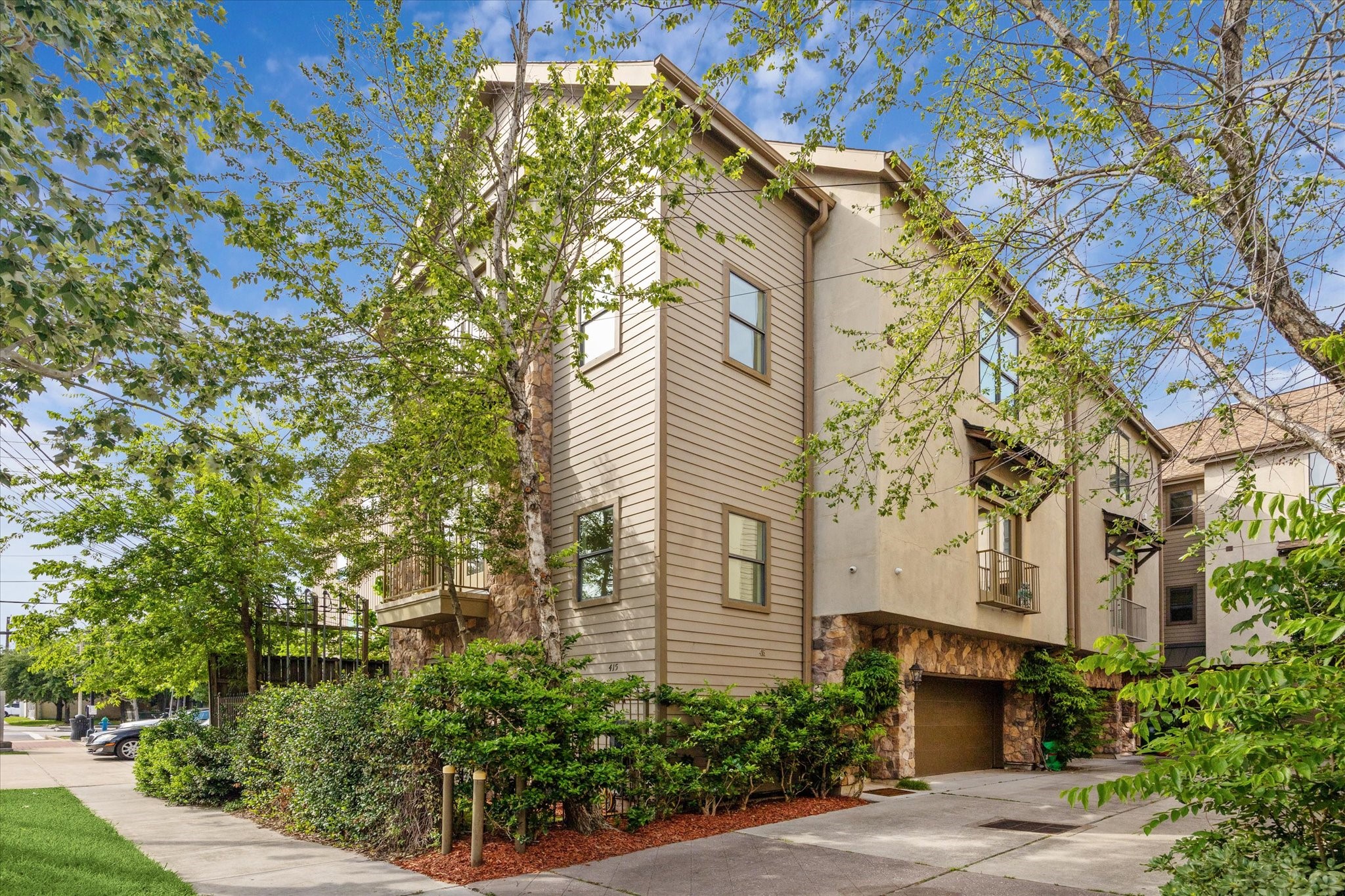 415 Tuam Street Houston, TX 77006 - Photo 1 of 21