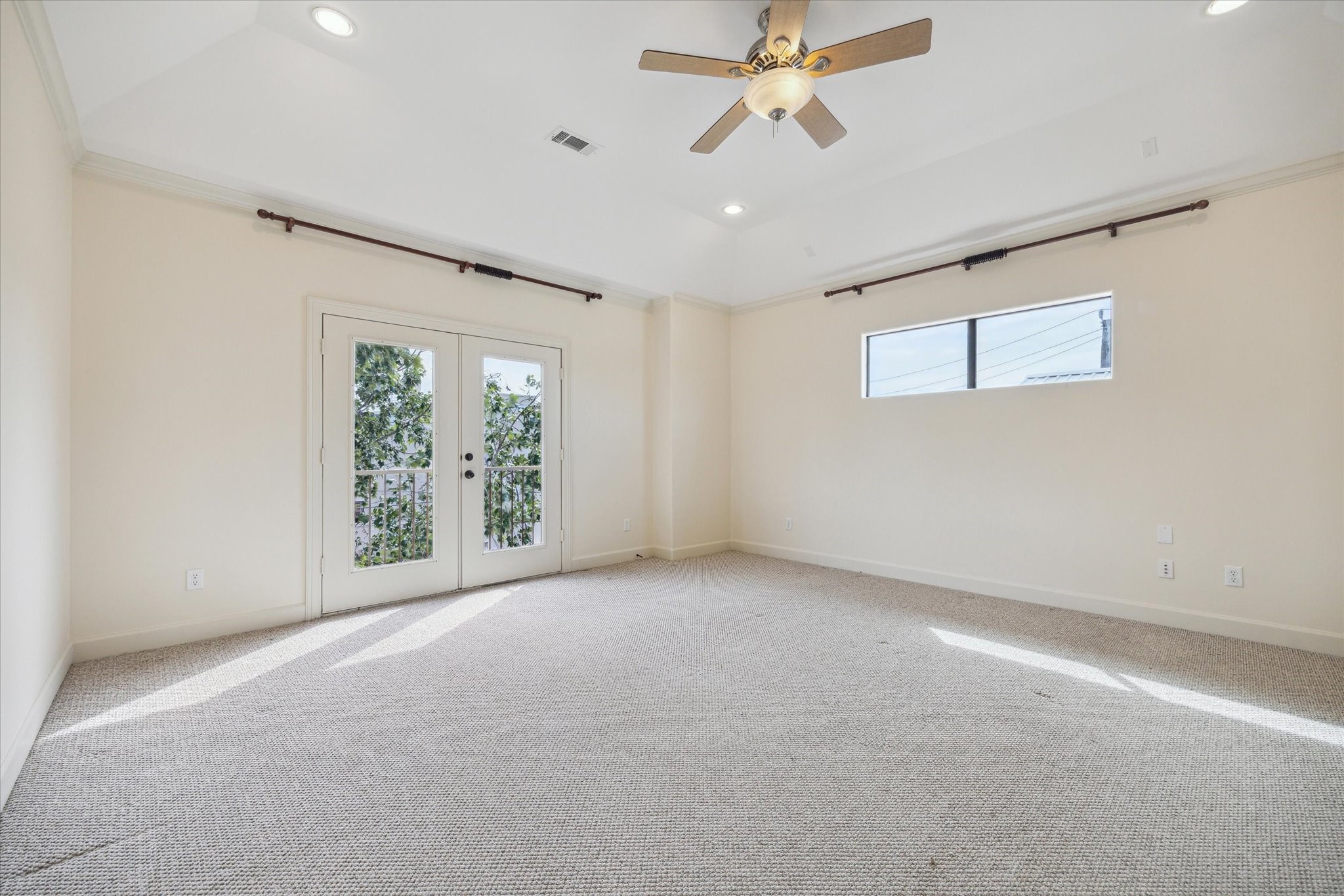 415 Tuam Street Houston, TX 77006 - Photo 13 of 21 a view of an empty room with a window