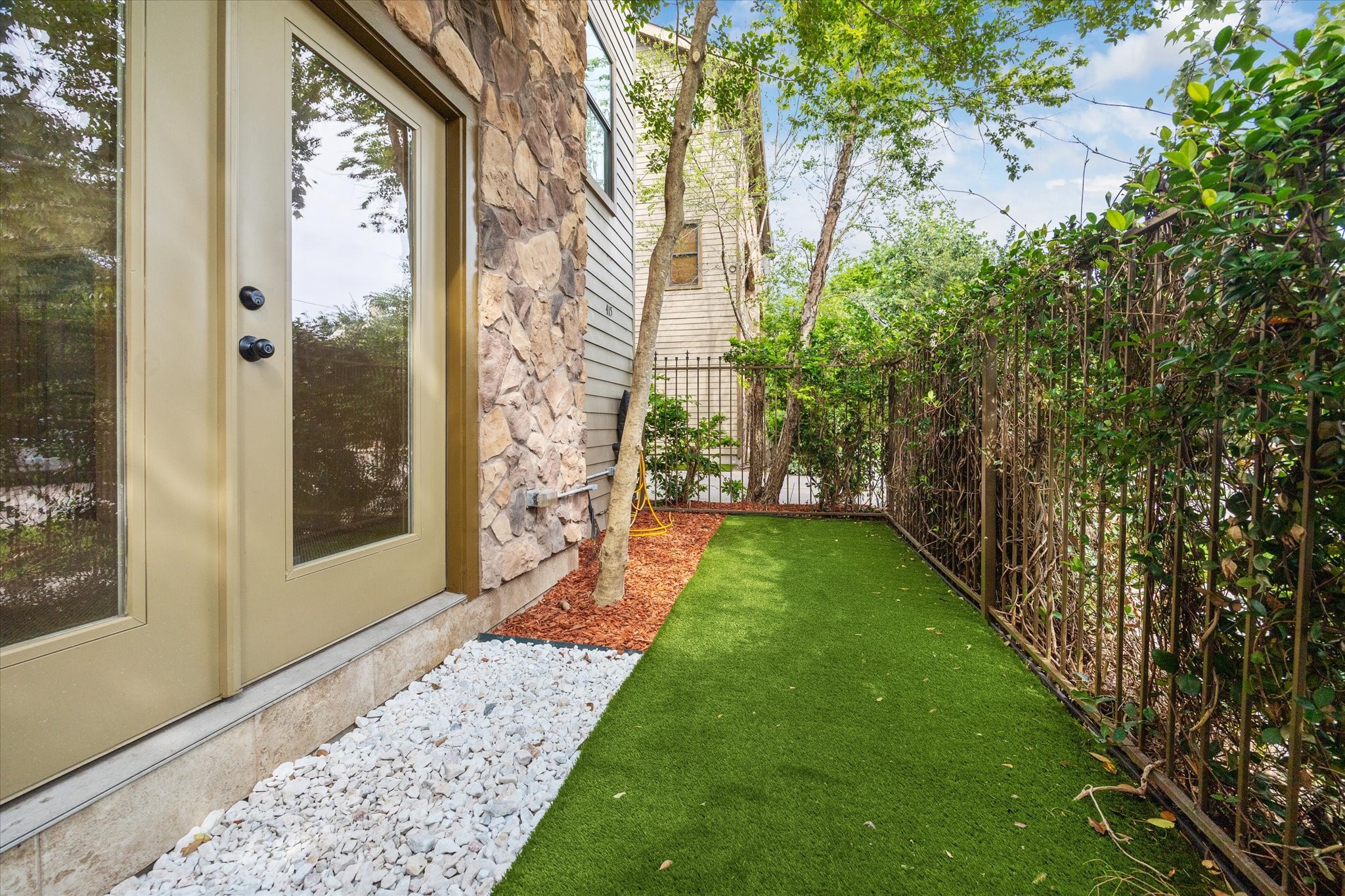 415 Tuam Street Houston, TX 77006 - Photo 2 of 21 a view of a pathway of a house with backyard