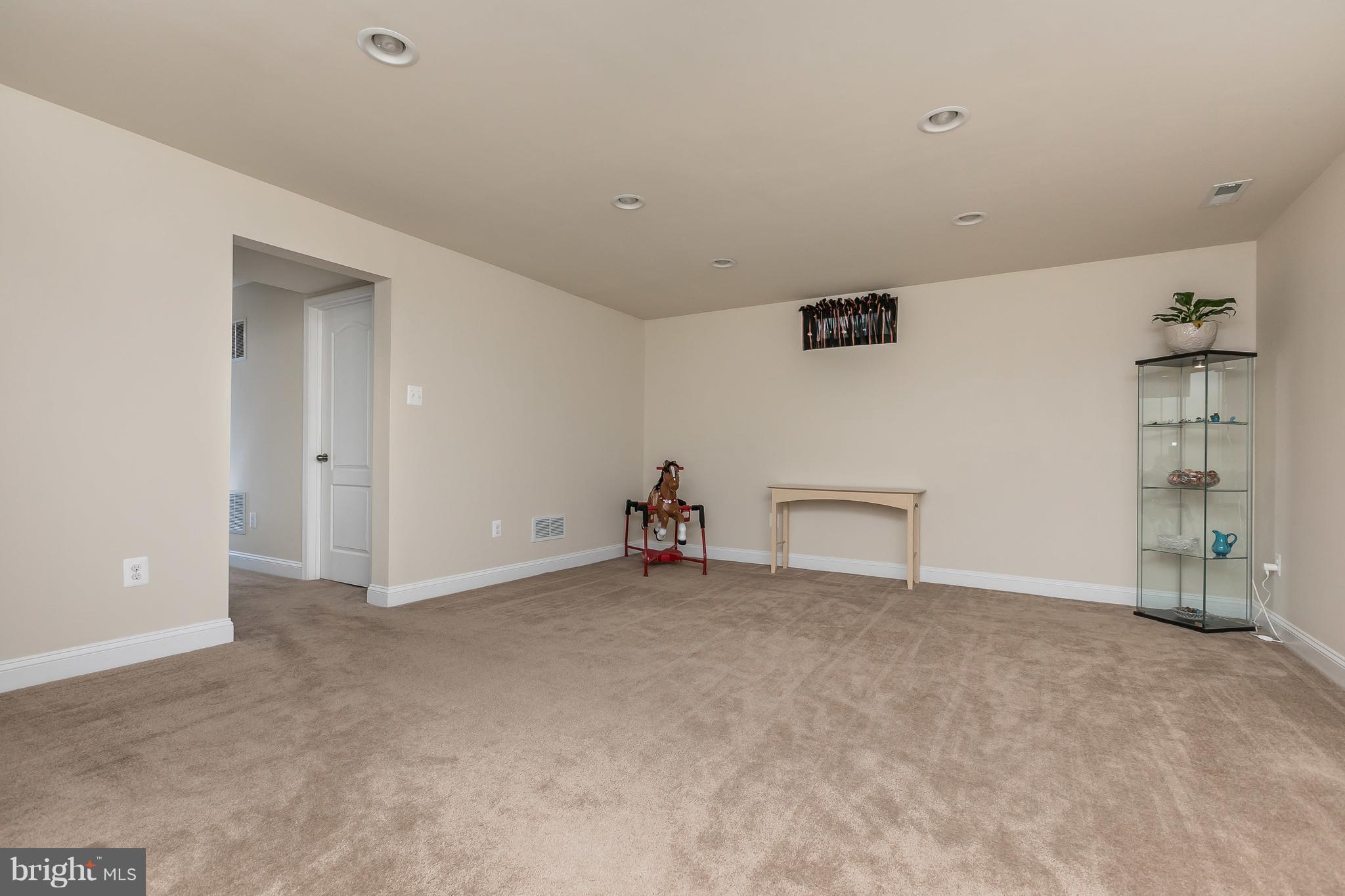 303 Riverside Drive Baltimore, MD 21221 - Photo 22 of 29 Family Room