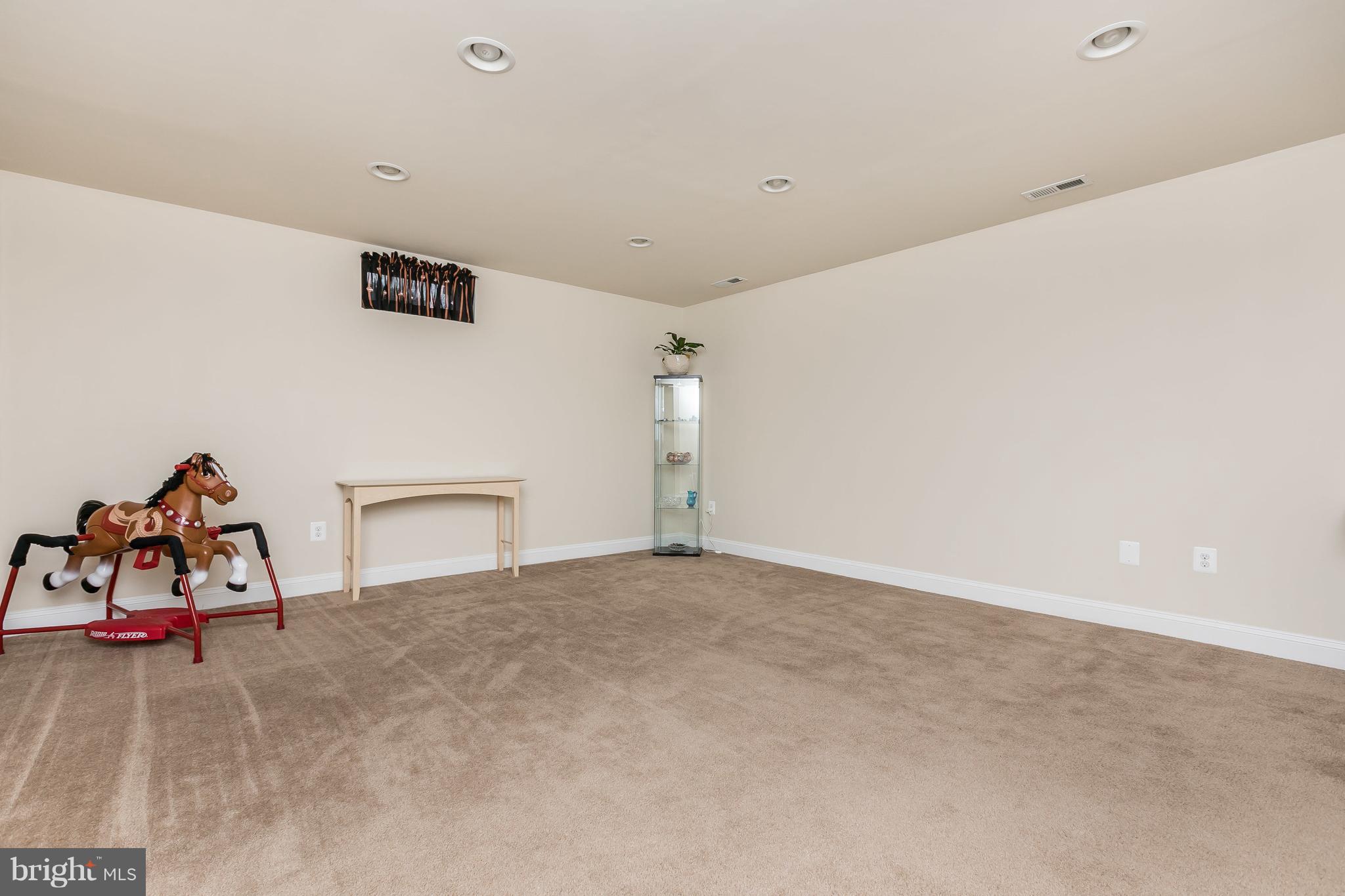 303 Riverside Drive Baltimore, MD 21221 - Photo 23 of 29 Family Room