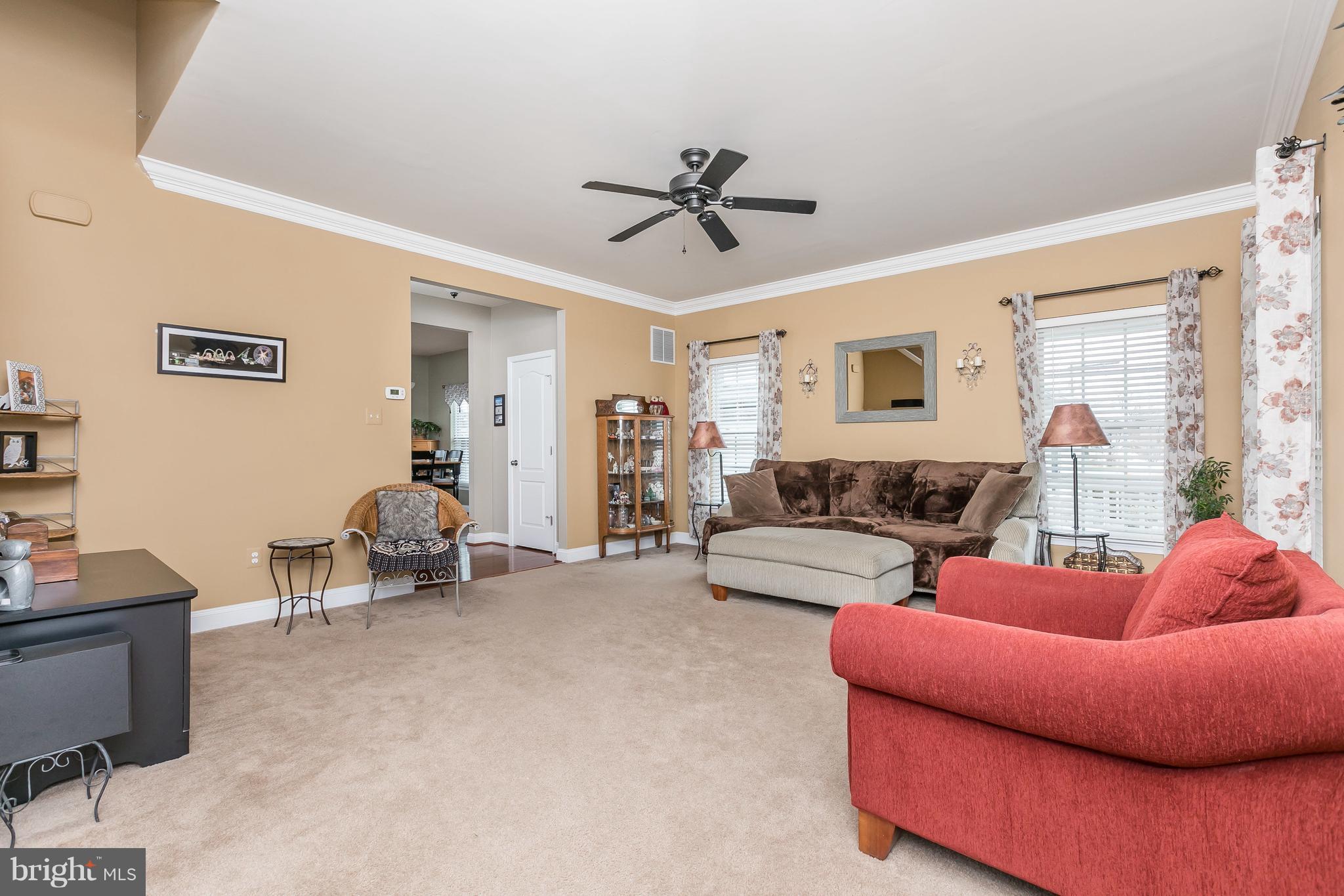303 Riverside Drive Baltimore, MD 21221 - Photo 4 of 29 Living Room