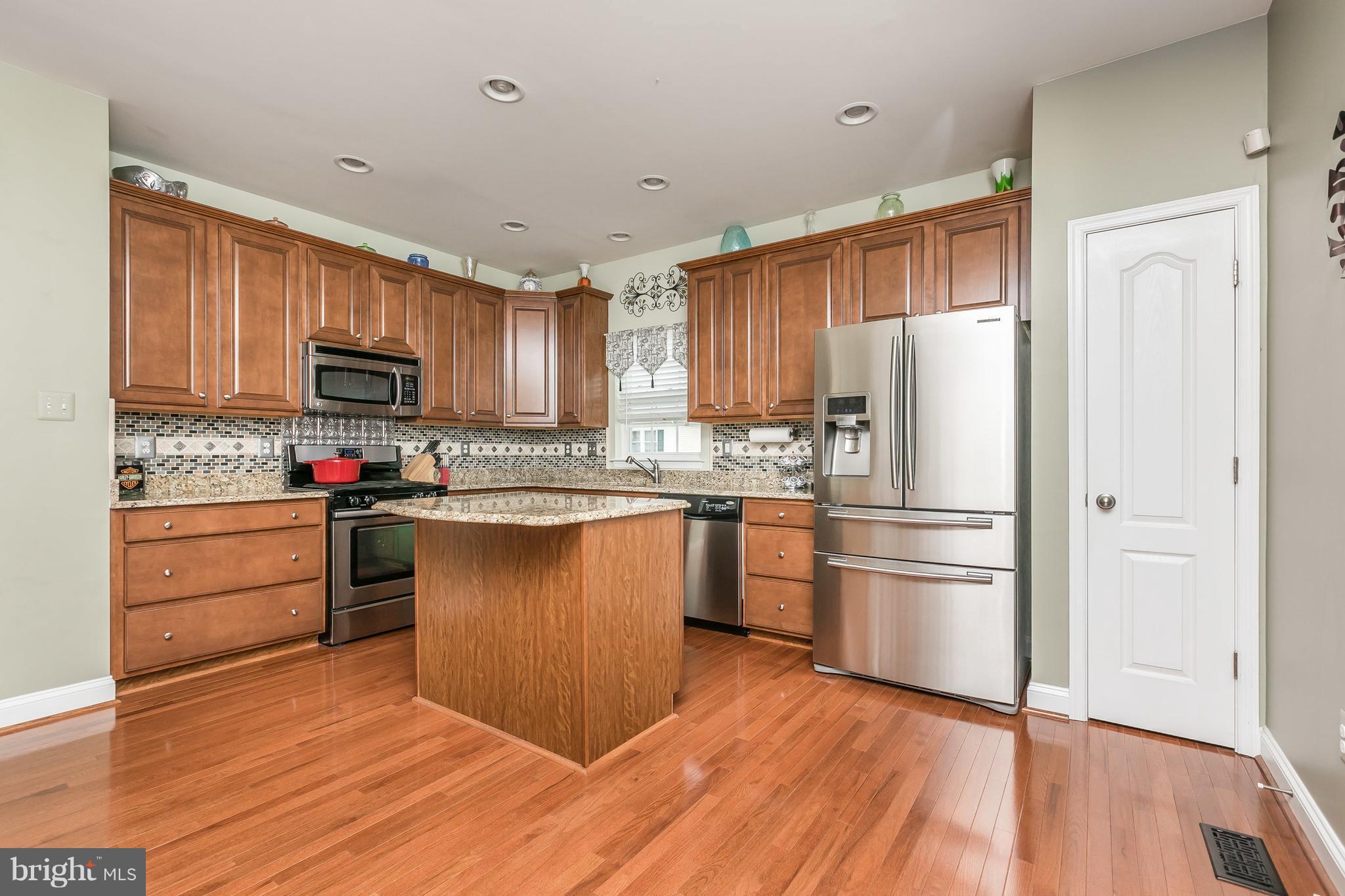 303 Riverside Drive Baltimore, MD 21221 - Photo 7 of 29 Kitchen