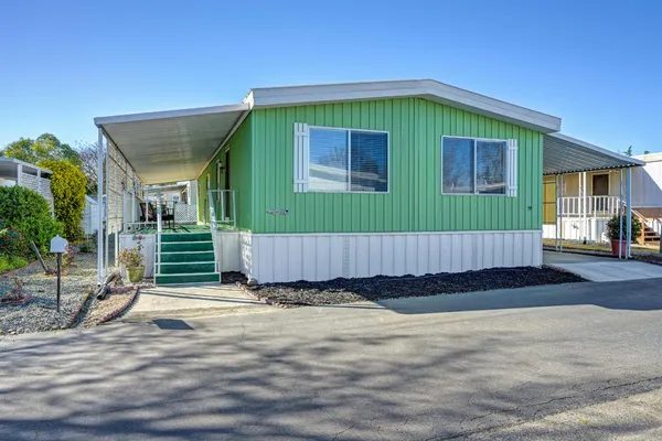 a view of a house with a yard