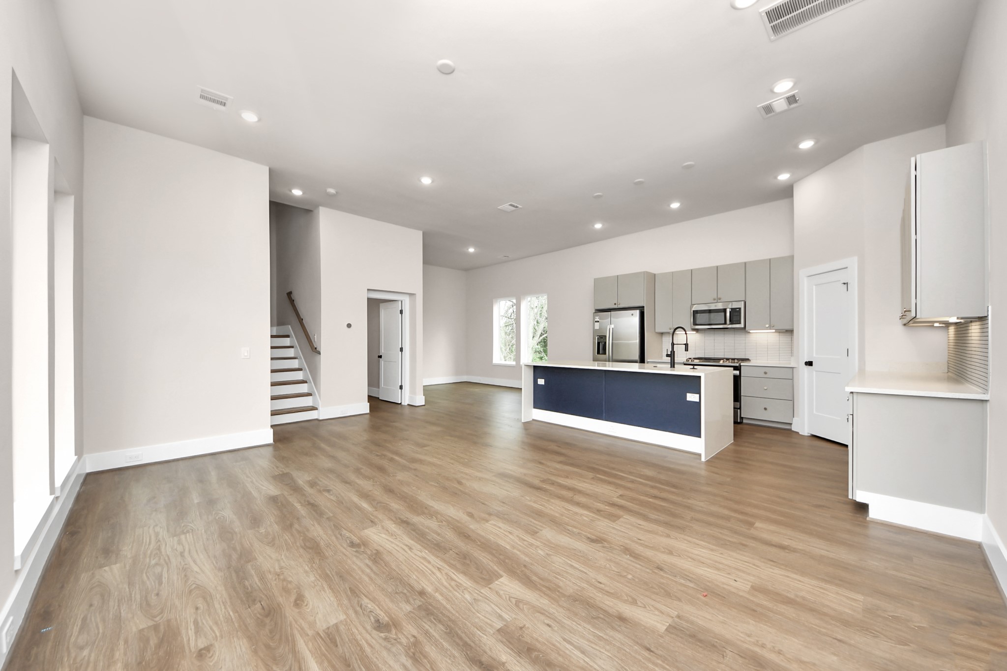 783 Mansfield Street Houston, TX 77091 - Photo 13 of 40 a view of kitchen with kitchen island wooden floors and stainless steel appliances