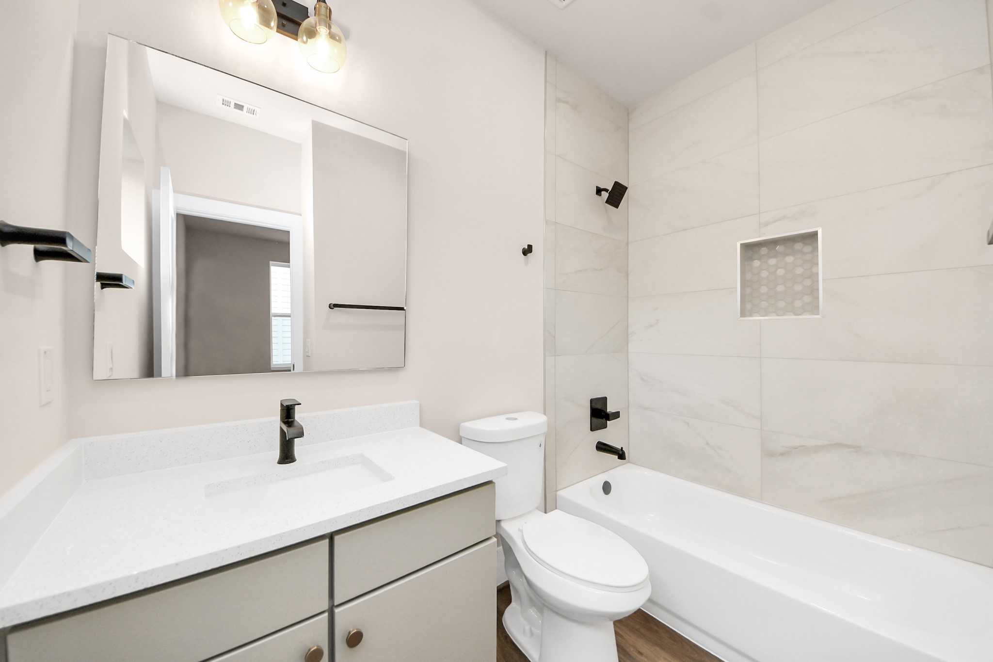 783 Mansfield Street Houston, TX 77091 - Photo 27 of 40 a bathroom with a sink a toilet and a bathtub