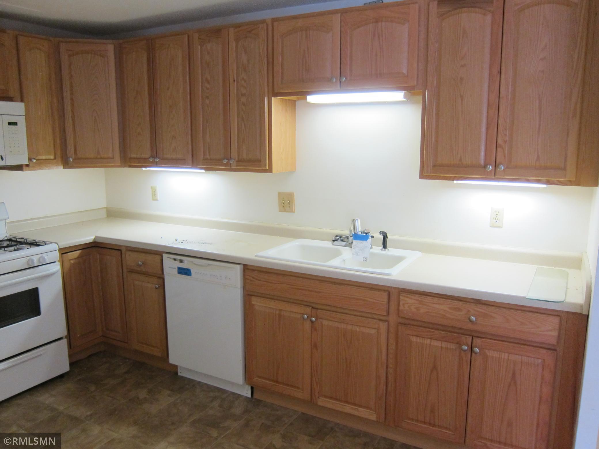 4004 Foss Road, Unit 102 St. Anthony, MN 55421 - Photo 3 of 5