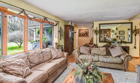 $795,000 | 21 La Valley Drive, Manalapan, NJ 07726