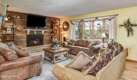 $795,000 | 21 La Valley Drive, Manalapan, NJ 07726